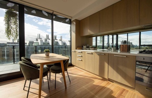 North Melbourne Apartment | Stylish Penthouse Oasis Near Royal Park + Parking