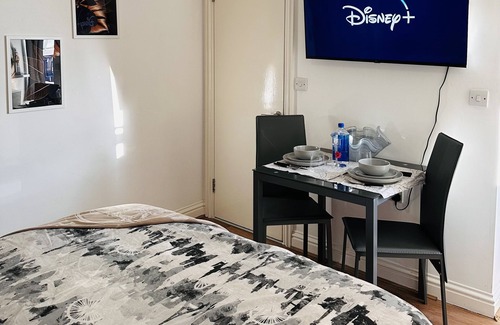 Euston Apartment | Stylish Penthouse in Camden