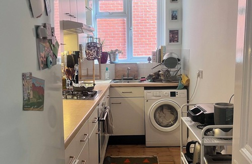 Streatham House | Stylish photographer's flat in charming, quiet South London neighbourhood