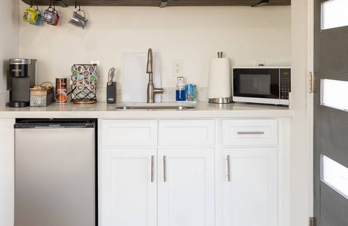 Encanto Apartment | Stylish Private Guest Suite, central to it all!