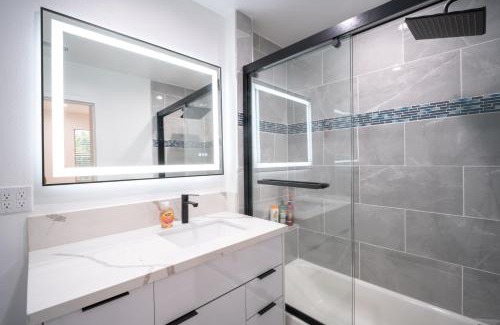 Pico-Union House | Stylish Private Room by Downtown LA