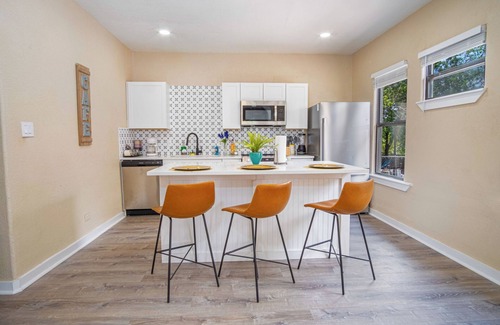 Nevada Street Apartment | Stylish Relaxing 3BR/2BA Near Cool Downtown Hype