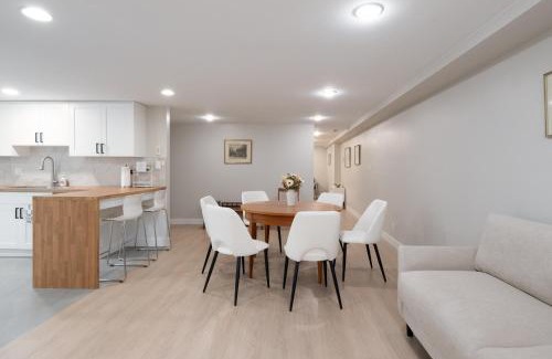 West Vancouver Apartment | Stylish Scenic Oasis 3-Bed Suite West Van
