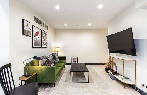 Addison Apartment | Stylish Shepherd's Bush Flat w/Patio