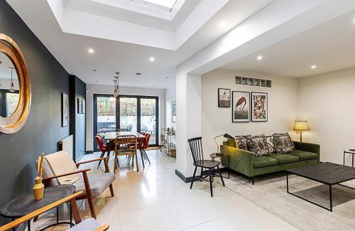 Addison Apartment | Stylish Shepherd's Bush Flat w/Patio