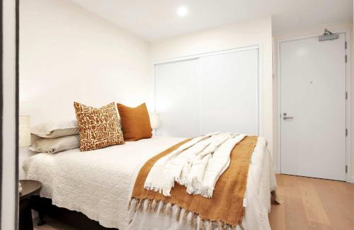 Te Aro Apartment | Stylish Stay on Courtenay - 1BR APT