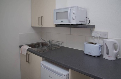 Copers Cope Hotel | Stylish Studio Apartment Beckenham 1