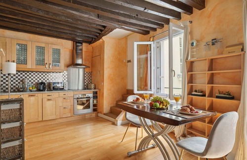 Enfants-Rouges Apartment | Stylish Studio in Marais