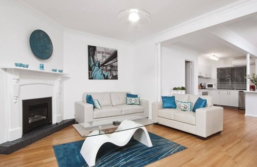 Subiaco Apartment | Stylish Subiaco terrace accommodation