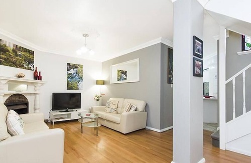 Subiaco Apartment | Stylish Subiaco terrace accommodation