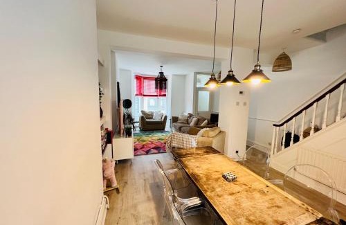 Montpelier House | Stylish Super Central Modern Townhouse Retreat