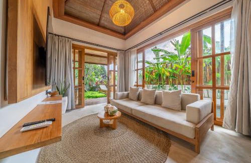 Penestanan Villa | Stylish Villa for Two- Relax, Soak, and Reconnect
