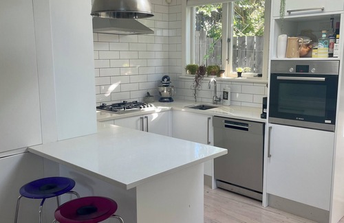Grey Lynn House | Stylish Villa. Walking distance to Eden Park, Ponsonby & Grey Lynn Shops
