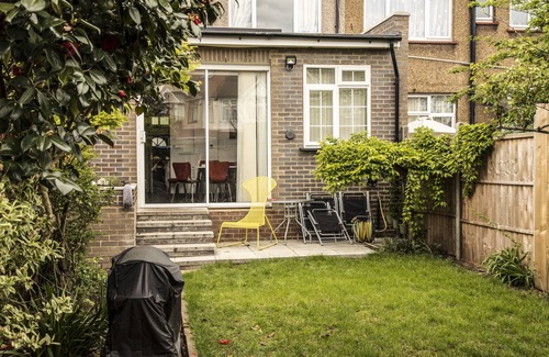 West Green House | Stylish well equipped home - with air con & FREE BREAKFAST!