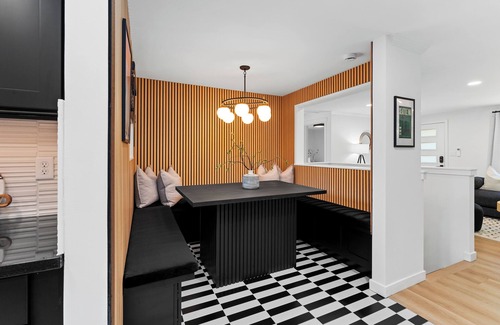 North Admiral House | Stylish West Seattle Home with Luxury Accomodations & Fun Amenities!