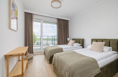 Bytkow Apartment | Stylowy Apartament z Dwiema Sypialniami Balkonem i Parkingiem by Noclegi Renters