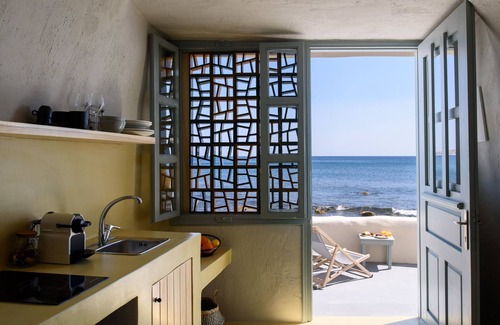 Akrotiri Villa | Sublime Villa & Caves