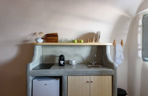 Akrotiri Villa | Sublime Villa & Caves