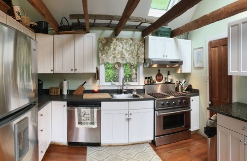 Milton House | Suds & Sand, walk to Brewery or Drive to the Beach