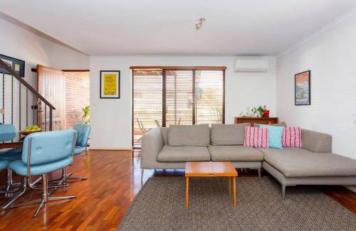 Fremantle Apartment | Suffolk Villa Fremantle On Your Doorstep Location