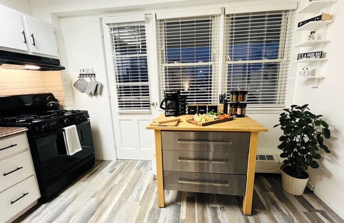 Downtown Apartment | Sugar Shack Studio | Downtown Skyline Views