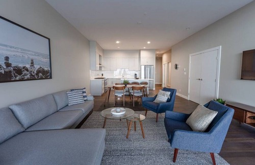 Regional District of Nanaimo Apartment | Suite #110: Contemporary Oceanfront Accommodation