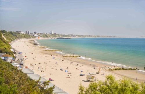 West Cliff Apartment | Suite 12 Winterdene