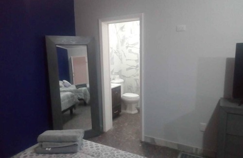 Cuauhtemoc Apartment | SUITE 2, EN PRIMER PISO CON DOS CAMAS QUEEN, CON TV, Y UN GRAN BAÑO