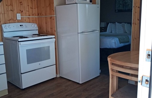 Helena Apartment | Suite 30 - Double Queen Corner Suite