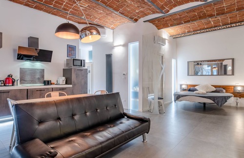 Roman Quarter Apartment | Suite Apartment in Torino