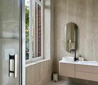 Charleville-Mezieres Apartment | Suite Arche - Maison les Arcades au pied de la Gare de Charleville-Mézières