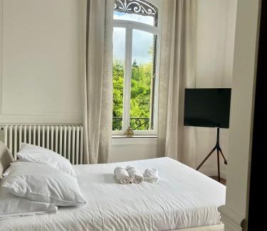 Charleville-Mezieres Apartment | Suite Arche - Maison les Arcades au pied de la Gare de Charleville-Mézières