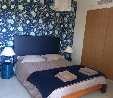 Le Ricanto Bed & Breakfast | Suite avec 2 chambres d'hôtes pour 1 à 4 personnes avec vue mer, terrasse, parking privé, proche port et aéroport, petit déjeuner inclus