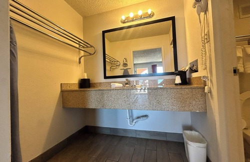 Mattoon Hotel | Suite Dreams Motel By Capital O Mattoon I - 57