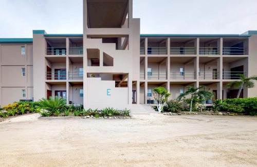 San Pedro Apartment | Suite E303 Mara Laguna