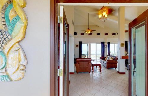 San Pedro Apartment | Suite E303 Mara Laguna