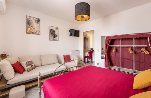 Ciampino Bed & Breakfast | Suite elegante e Romantica con Vasca Idromassaggio e Divano Letto