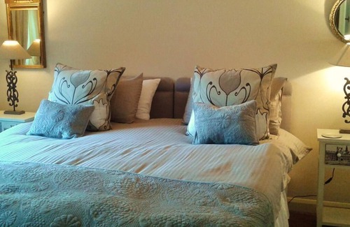 Mortimers Cross Bed & Breakfast | Suite Ensuite with Shower at Mortimer Trail B & B