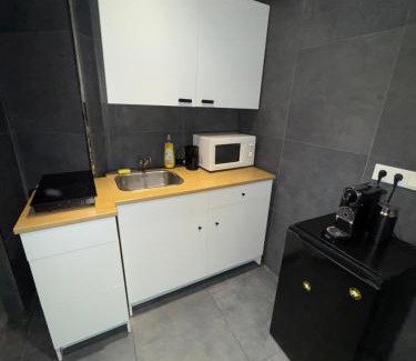Friedrichshain Apartment | Suite Julius Cesar mit Private Sauna & Whirlpool