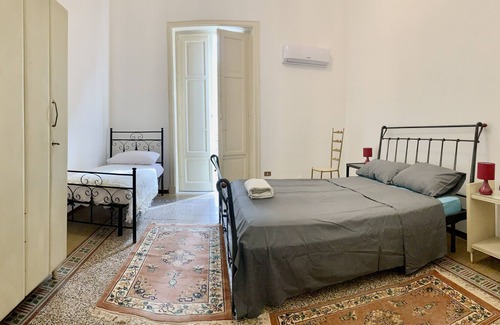 Ruggero Settimo Apartment | Suite on Castelnuovo Square