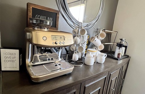 Severn House | Suite Retreat Luxurious 3 BR, 3 BathRoom Rancher has game room and house keeper.