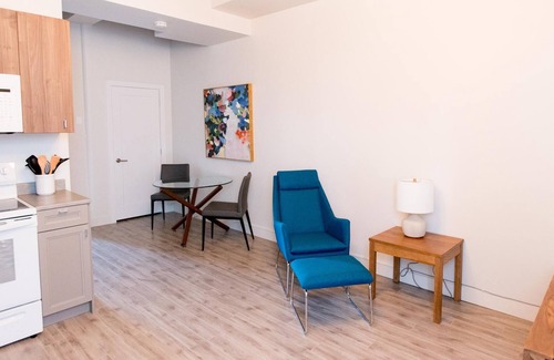 Rouyn-Noranda Apartment | Suite with closed bedroom on rue Gamble Ouest (Le Central)