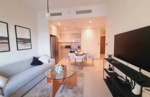 Downtown Dubai Apartment | Suitestay - Bright Panoramic Two-Bedroom with Burj and Fountain View