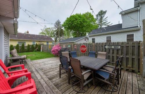 South Haven House | Summer Haven- Walk to beach & Town from this 4 bedroom 2 bath Coastal Cottage