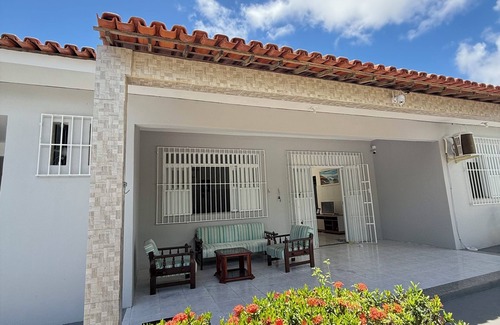 Atalaia House | Summer house near Aruana Beach with ample space for friends and family!