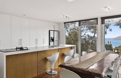 Lorne House | Summerhill Views - Views To Take Your Breath Away