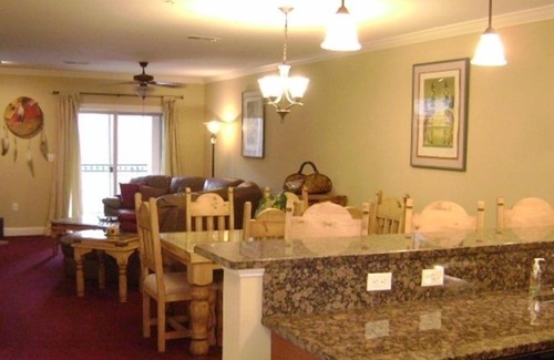 Gatlinburg Condo | Summit Manor On the Parkway Across from Tgifridays & Ober Tram- 2 King Beds