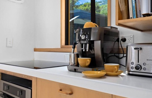 Queenstown House | Sun-filled on Wakatipu - Pet Friendly