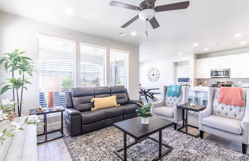 Sienna Hills House | Sun Haven! Pet Friendly!