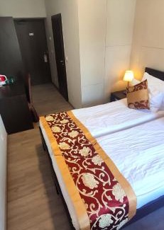 Letnany Hotel | Sun-House Pension&Restaurant -ParkingFree-